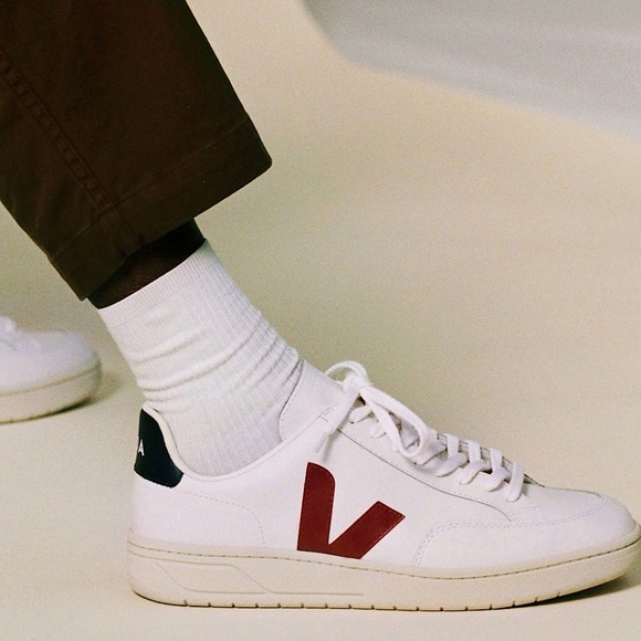 Veja Shoes - Veja NEARLY NEW V-12 white marsala náutico leather low top sneaker -8.5 (40 EU)